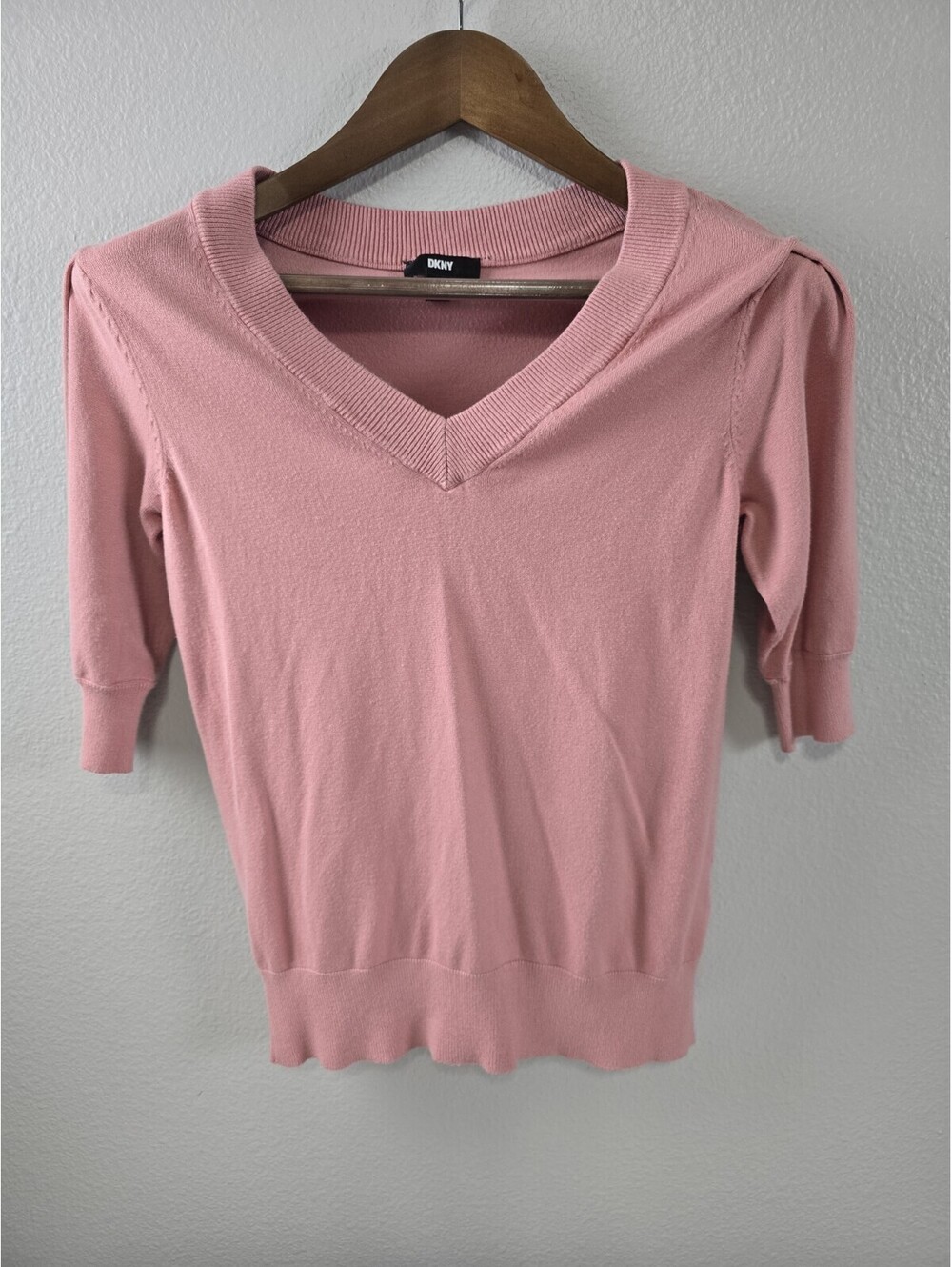 DKNY Women's Pink 3/4 Sleeve V Neck Shirt Size XS Great Condition